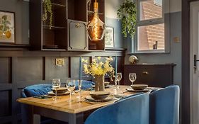 Stylish Romantic Country Escape Near Chester
